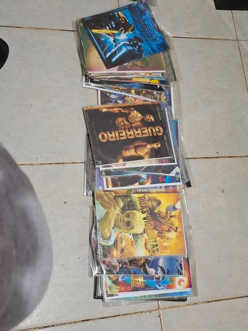Lote de livros, gibis, jogos e cds