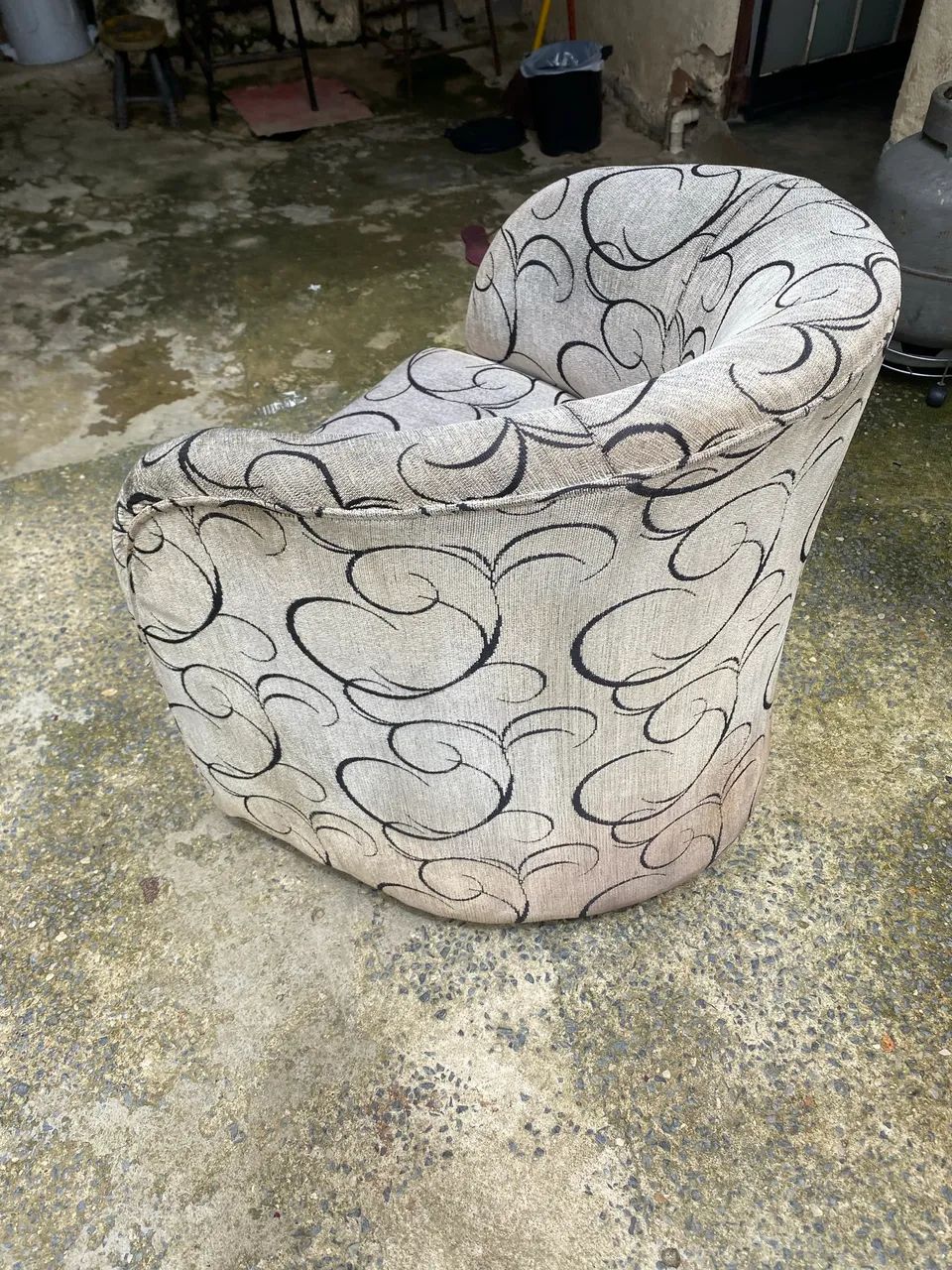 Poltrona Decorativa Bege com Rodas Usada - Foto 5