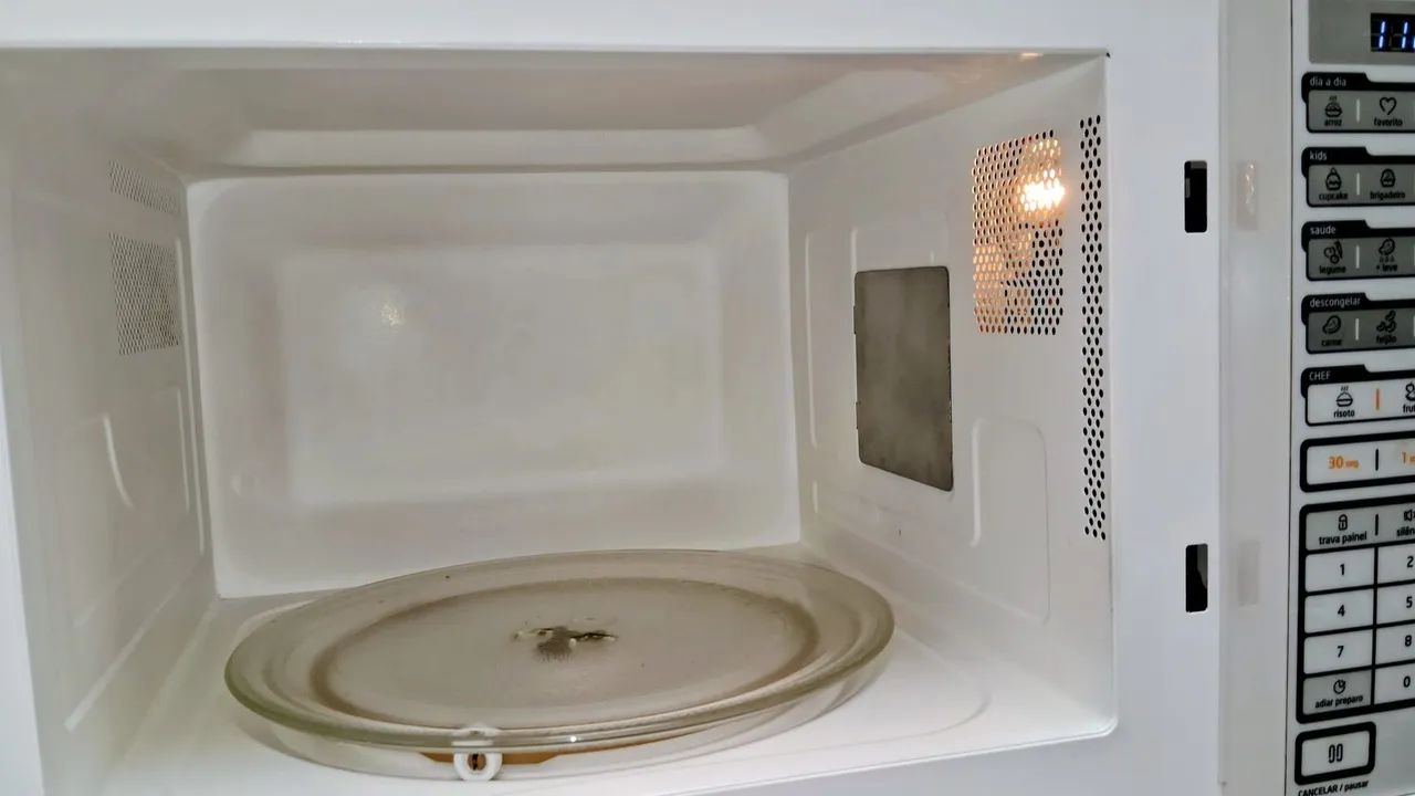 Microondas  Midea 30 Litros- Ótimo funcionamento e  estado de conservação  - Foto 3