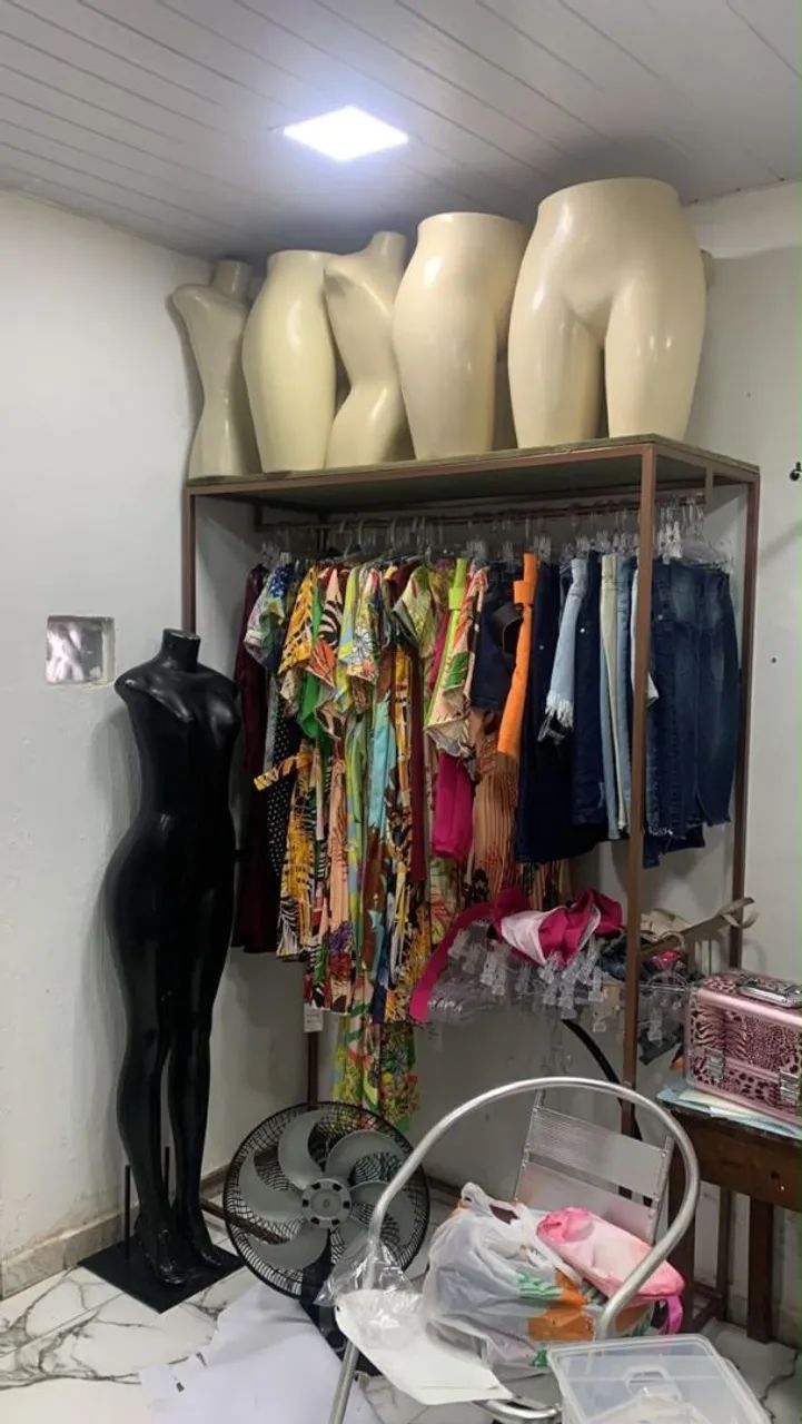 Roupas e vitrine  - Foto 3