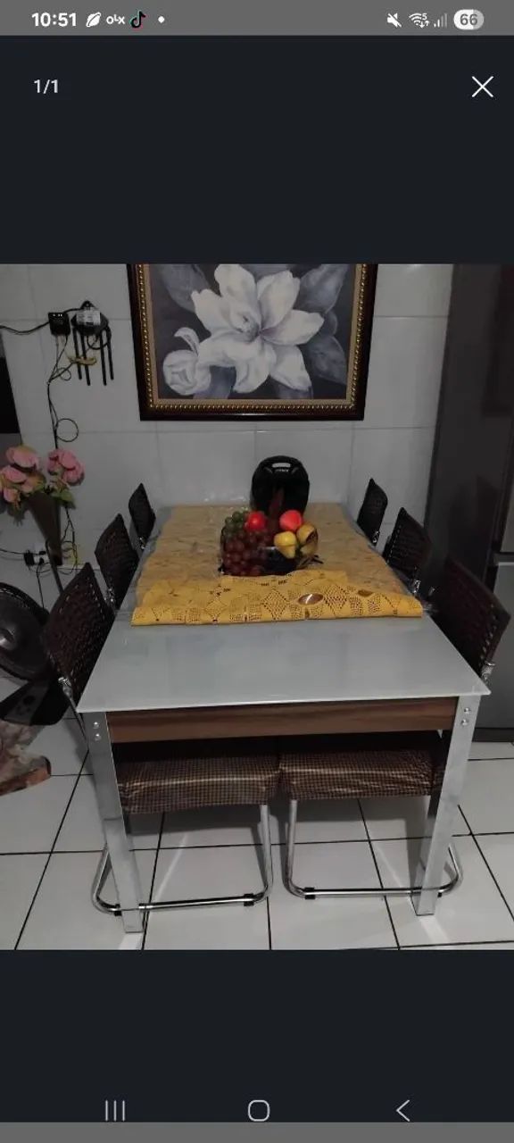 Mesa de 6 cadeiras  tampa de vidro  cadeiras almofadas 