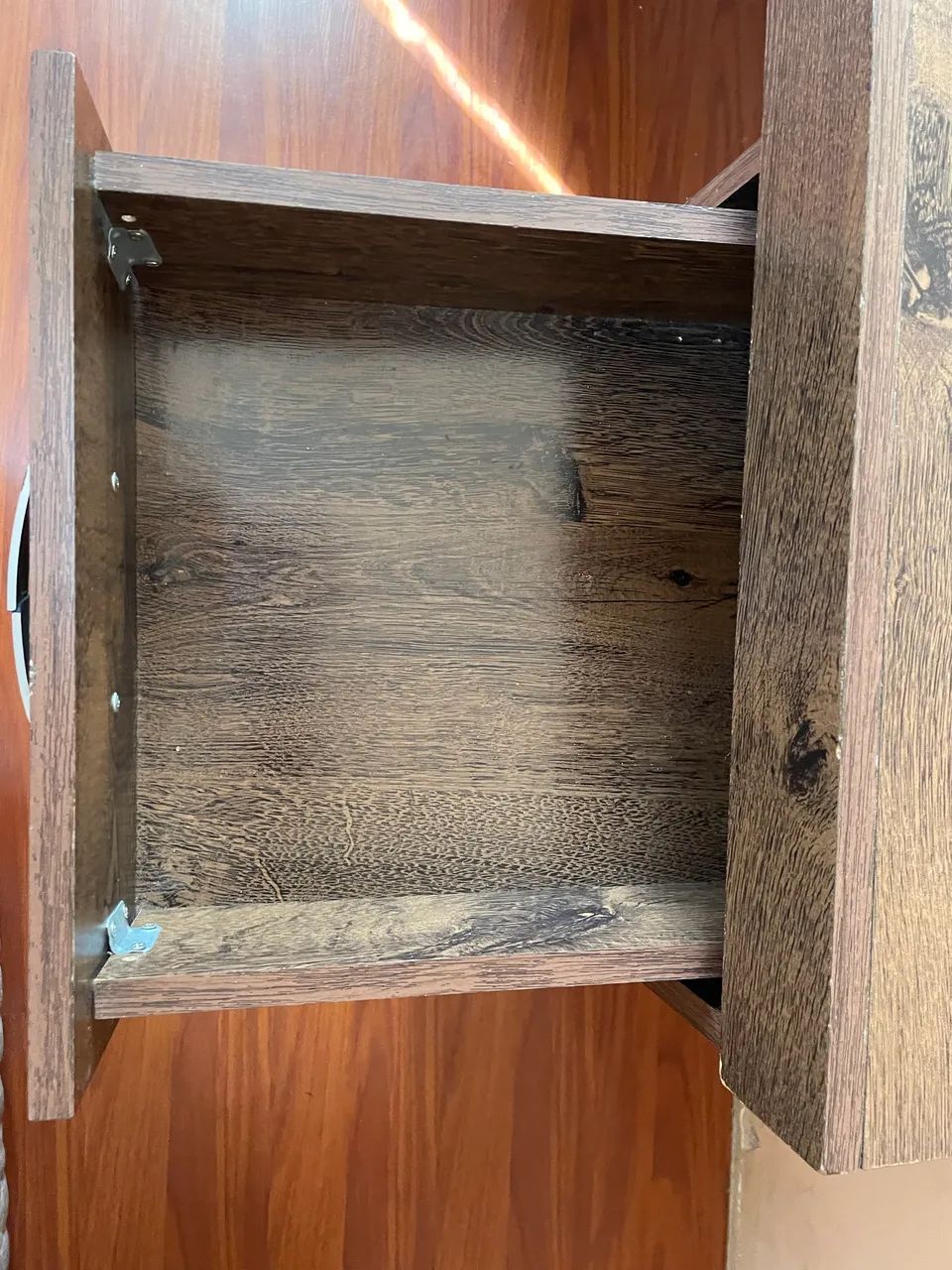 Escrivaninha Robusta e Funcional com chave 64962182737154123