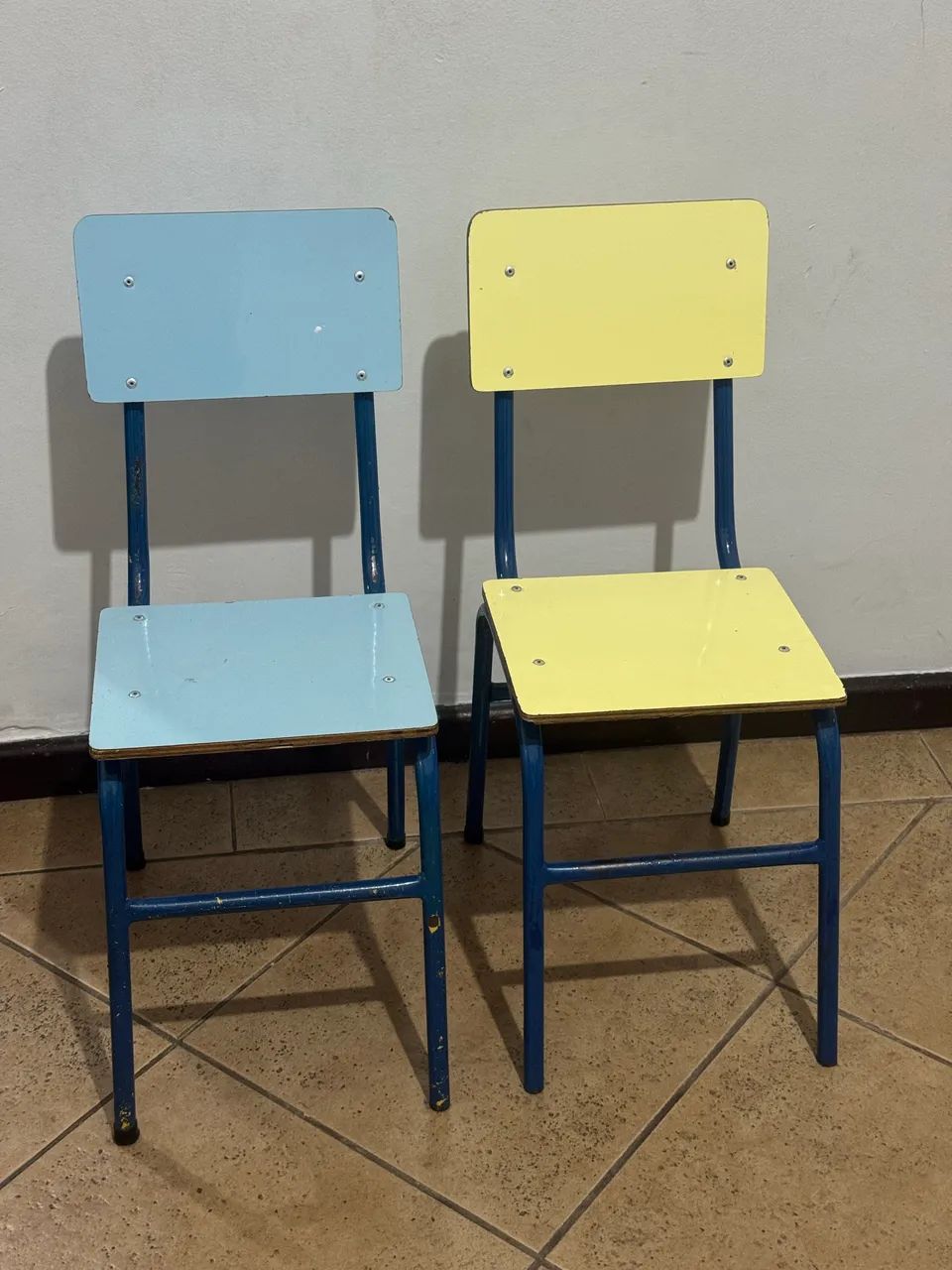 Cadeiras Escolares de Fórmica à Venda!
