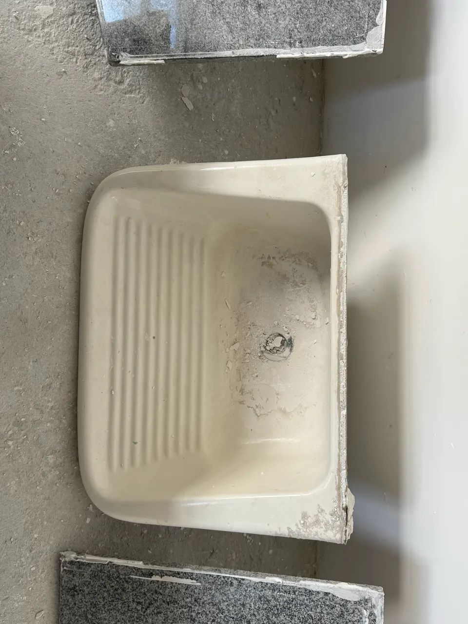 Resto de obra - Pia, porta, tanque e lavatório em granito