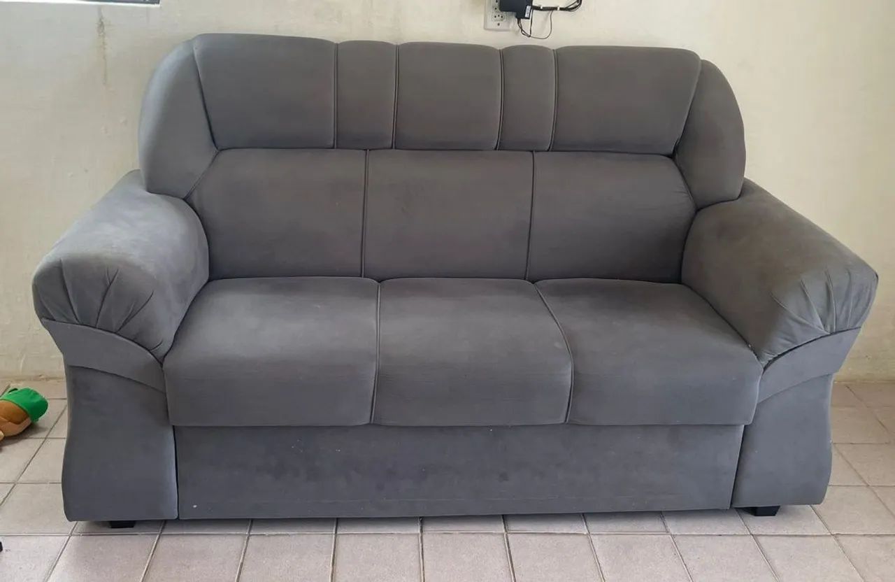 Vende-se sofá de 3 e 2 lugares .