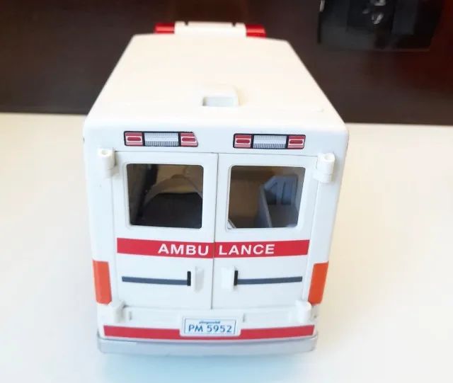 Ambulância da Playmobil completa - Foto 5