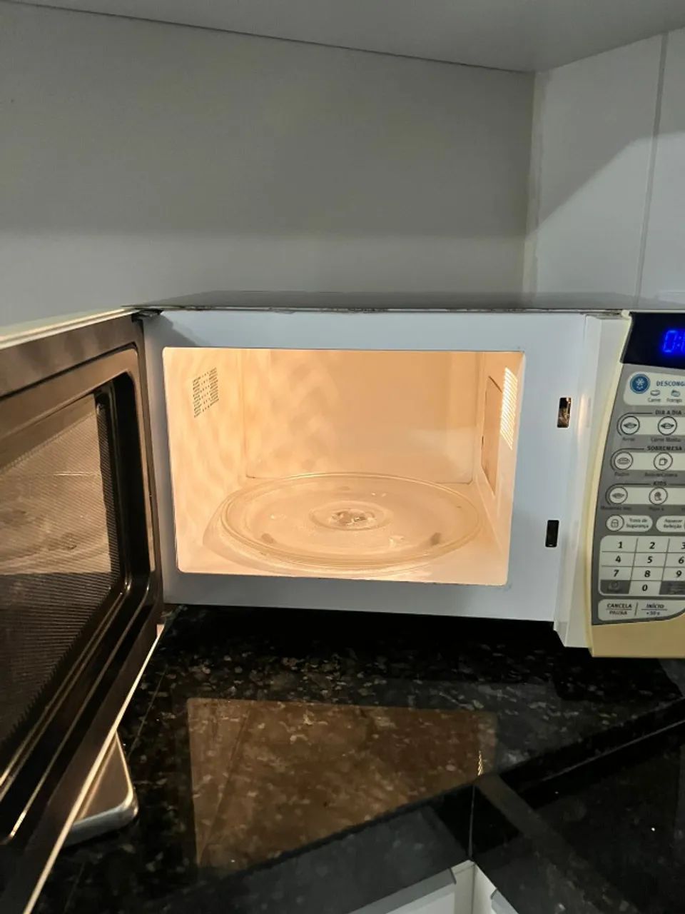 Microondas Electrolux 20 Litros em Perfeito estado - Foto 2