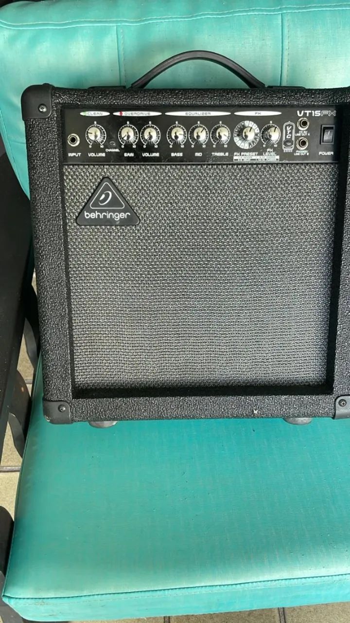 Amplificador Behringer VT15 FX - Compacto, versátil e com efeitos