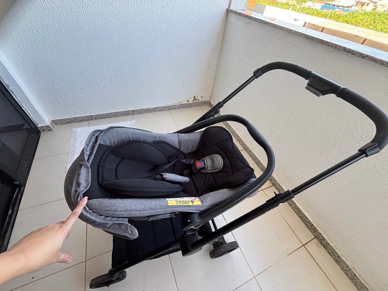 Carrinho de bebê com bebê conforto  - Foto 5