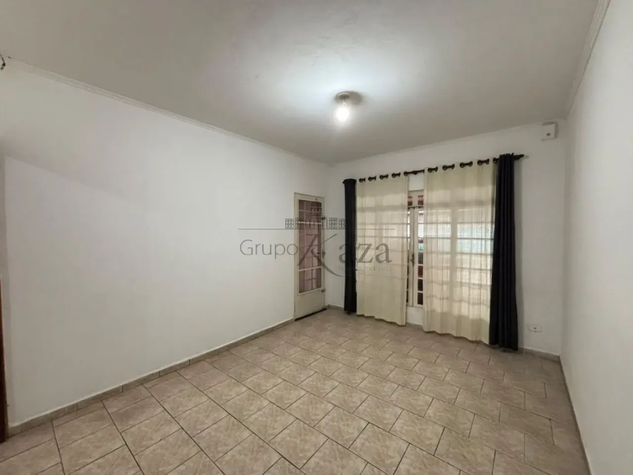 Casa com Edícula - Parque Meia Lua - Jacareí - 4 Dormitórios - 150m²