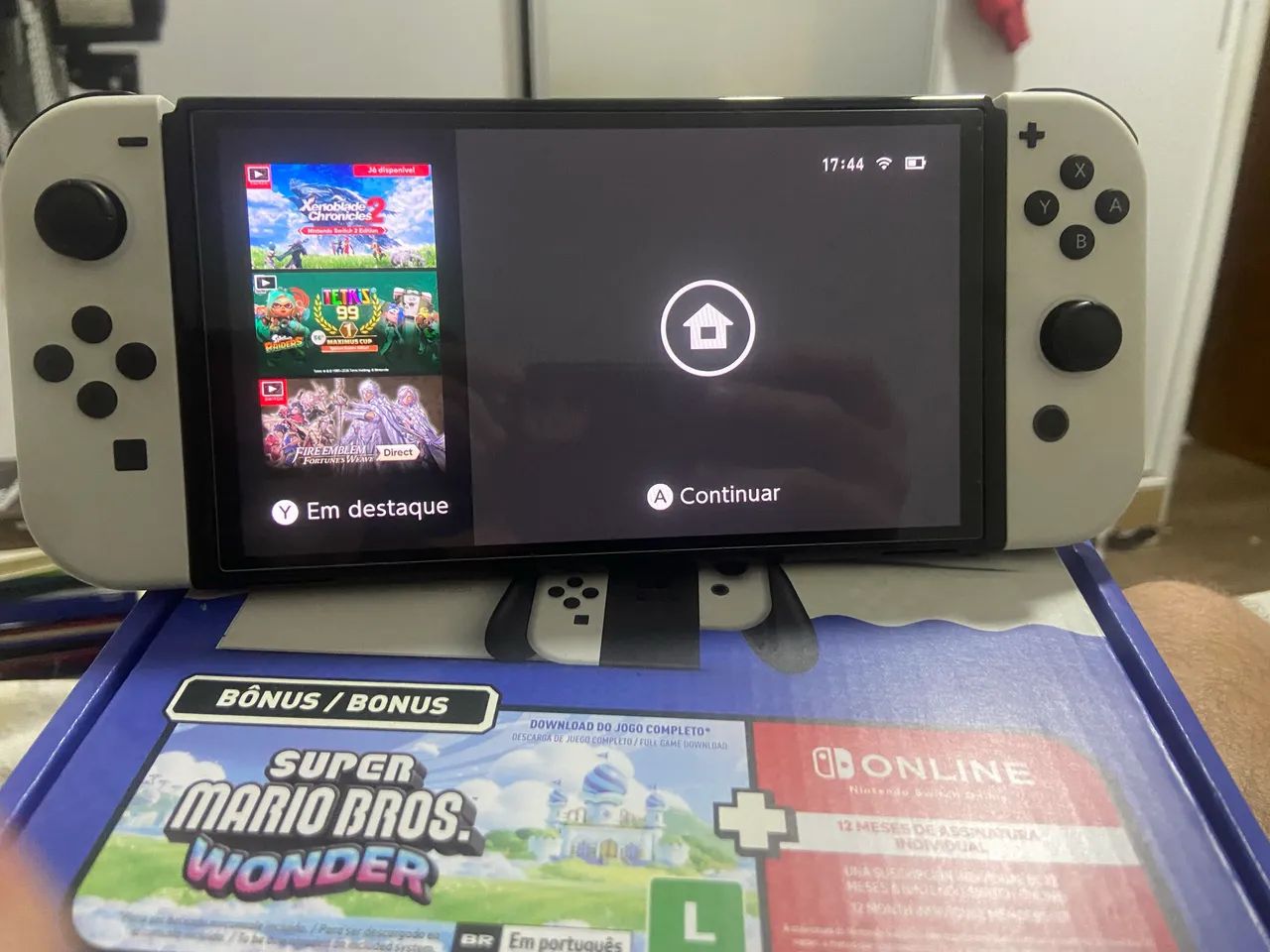 Nintendo Switch OLED com acessórios e cartão de 128 GB