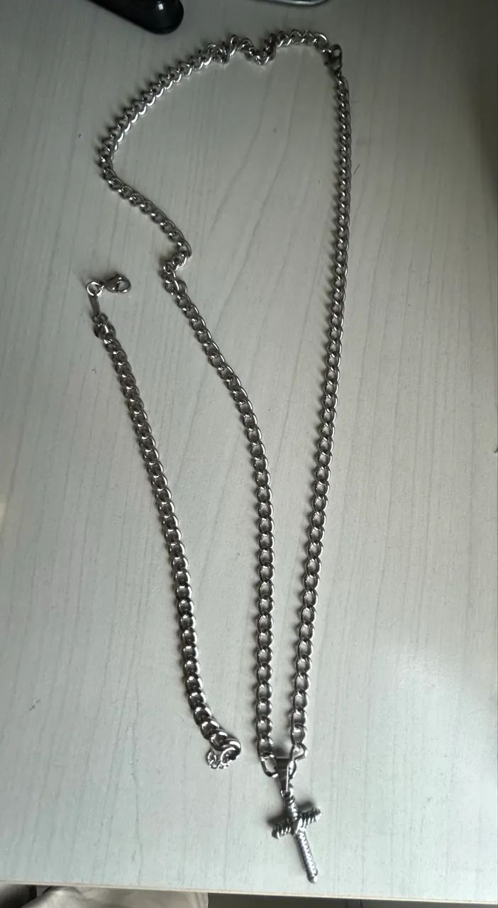 Kit corrente com crucifixo e pulseira em prata 