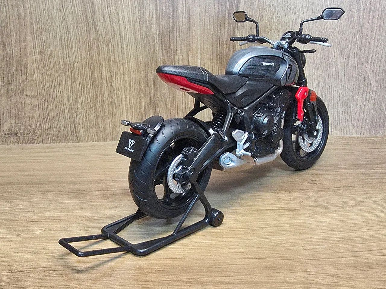 Miniatura Triumph Trident 660 escala 1:12 Welly<br> - Foto 3