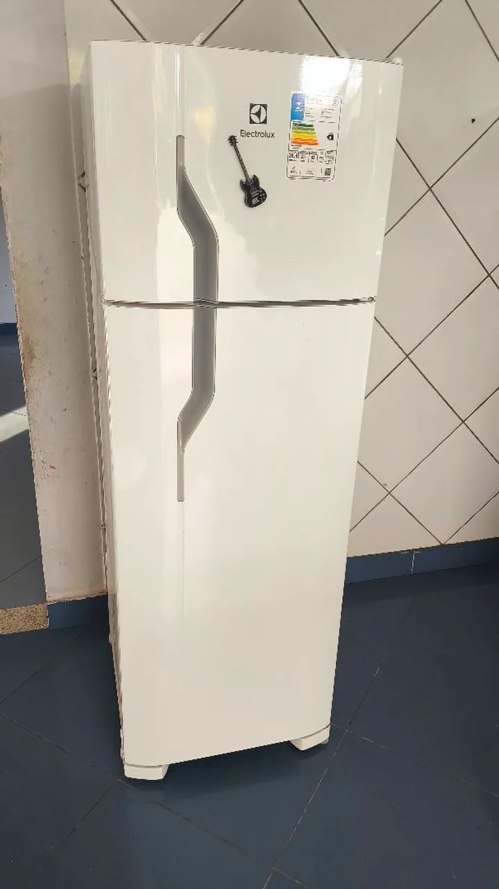 Vendo Geladeira Eletrolux 