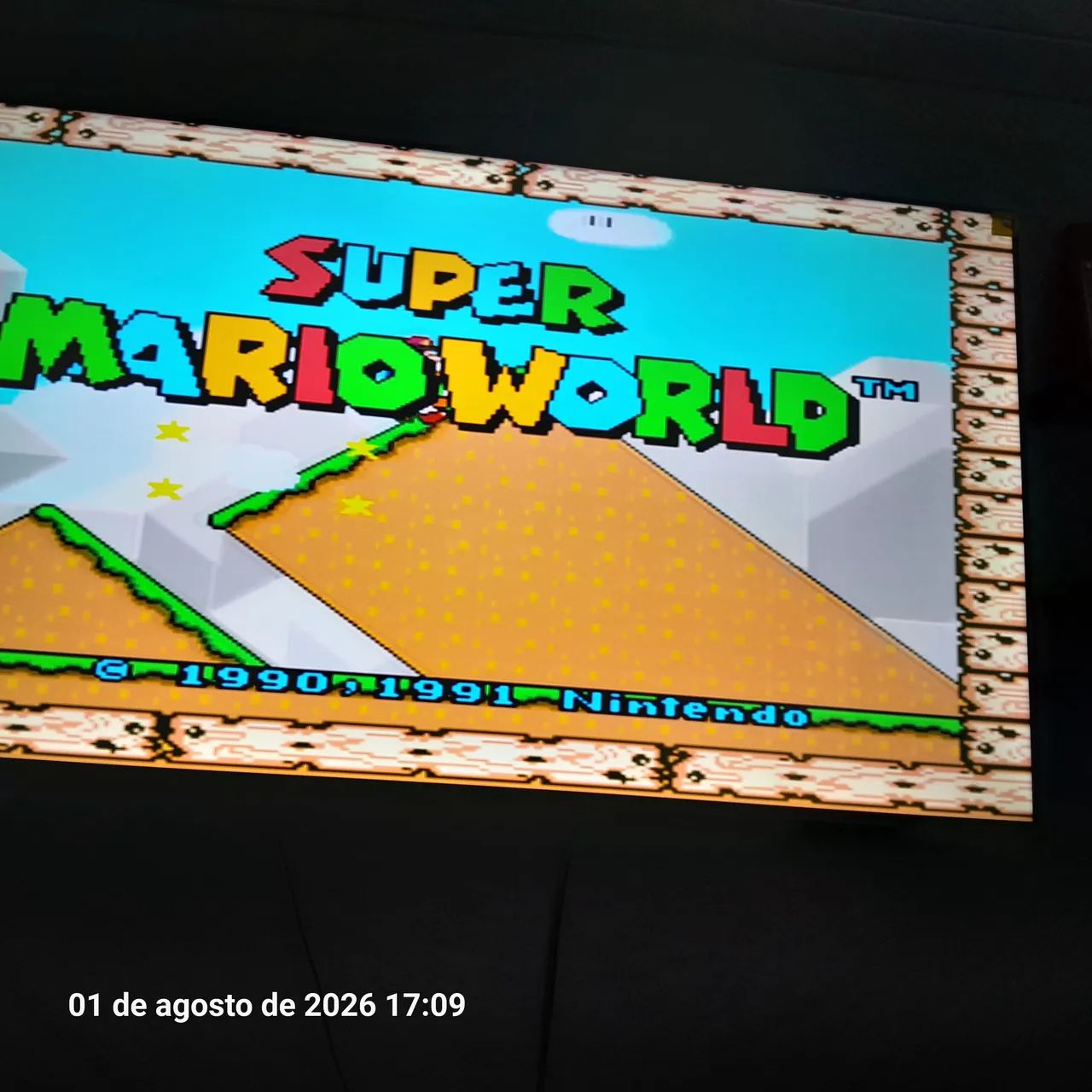 Vende-se esse vídeo game com vários jogos. 