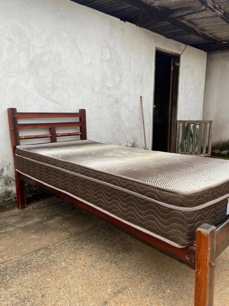 Cama solteiro.