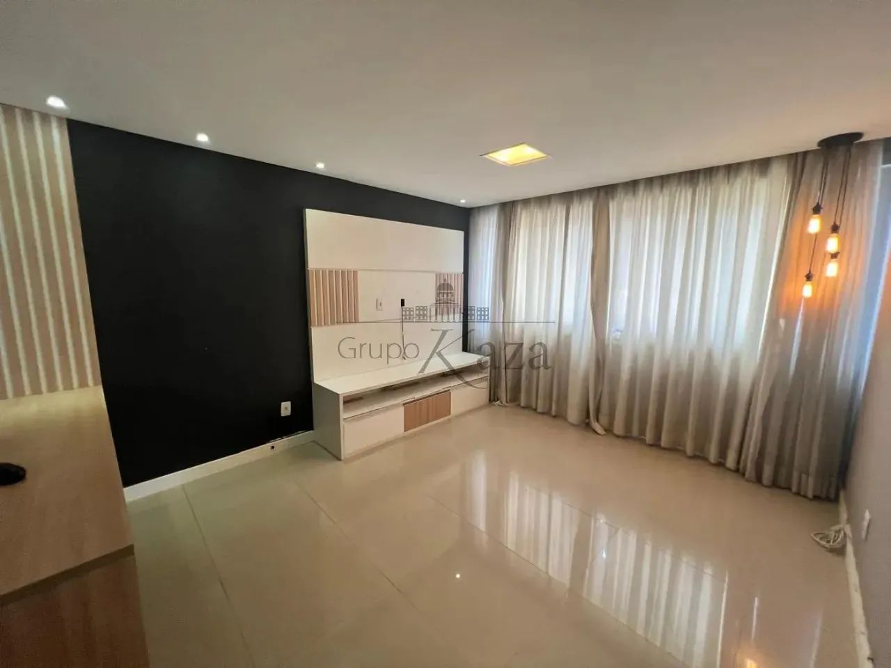 Oportunidade - Apartamento - Vila Betânia - Edifício Firenze - 2 Dormitórios - 75m².