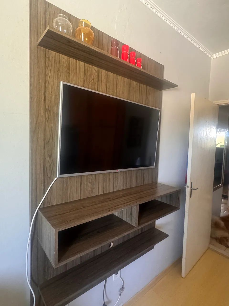 Rack suspenso em ótimo estado