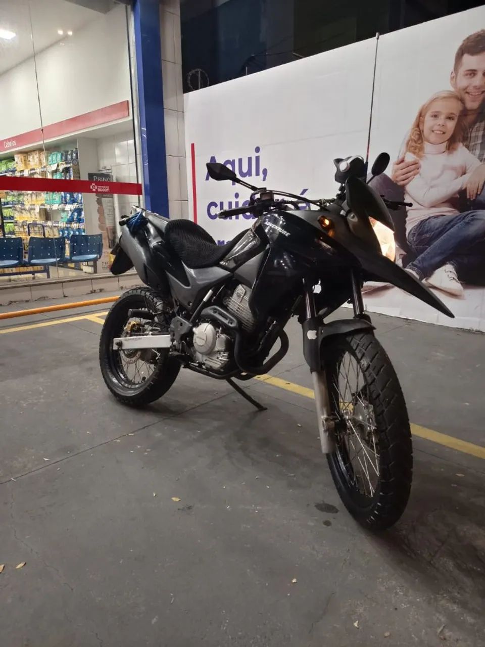 XRE 300 PRETA