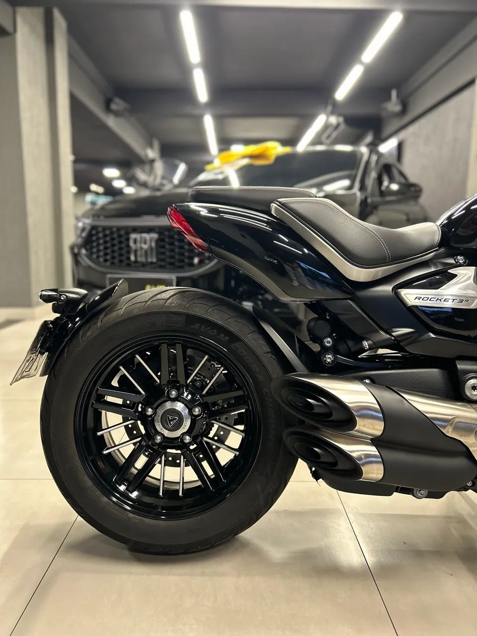 TRIUMPH ROCKET 3 R - Baixo Km - Impecável  - Foto 4