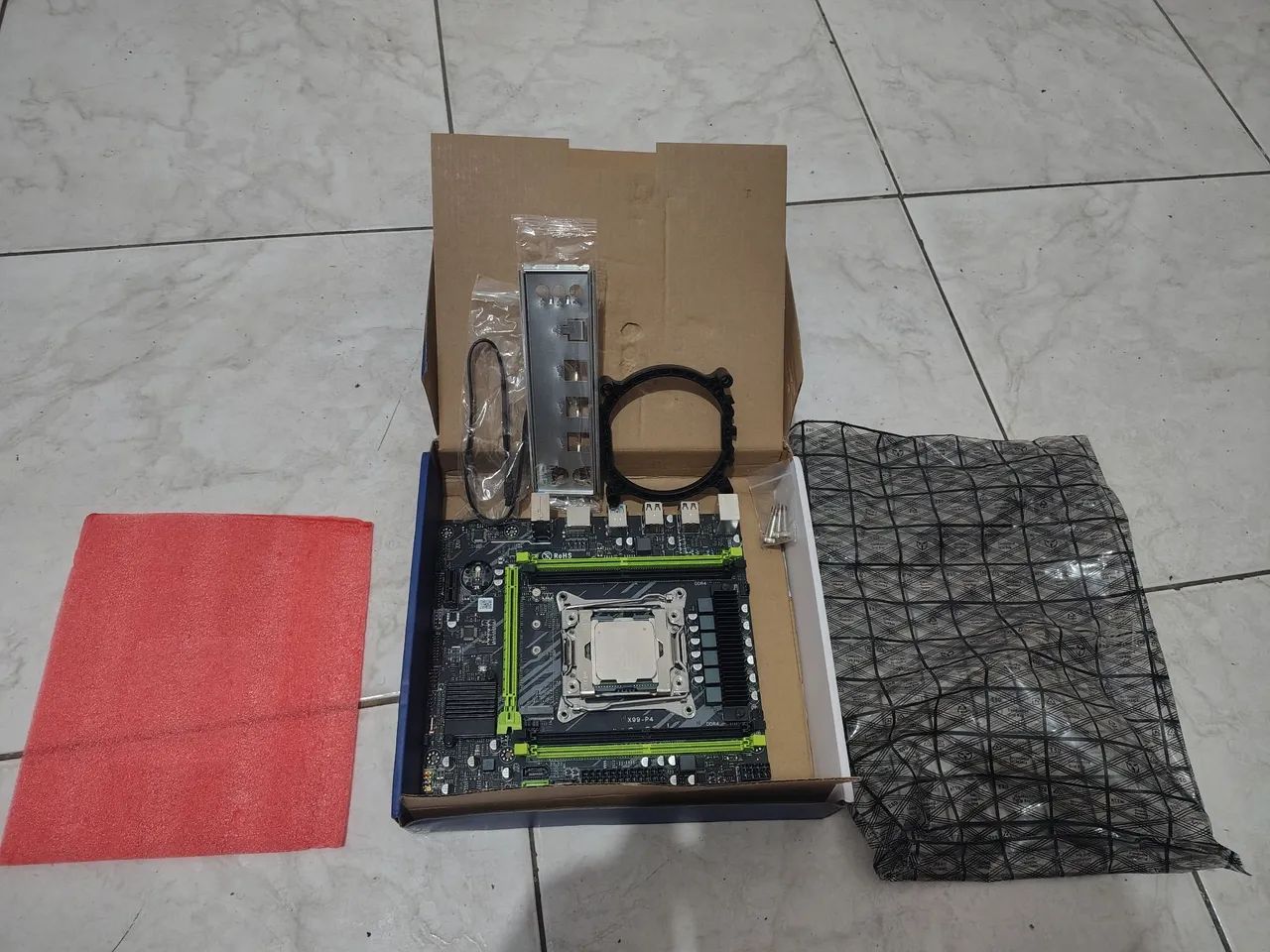 Estou vendendo kit xeon procecador e placa mãe novinho 