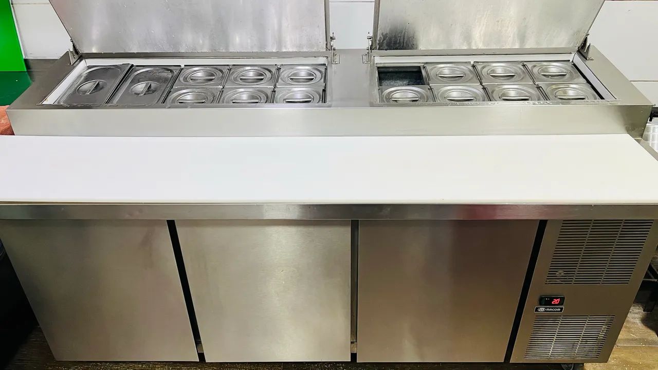 Balcão montagem de pizza 