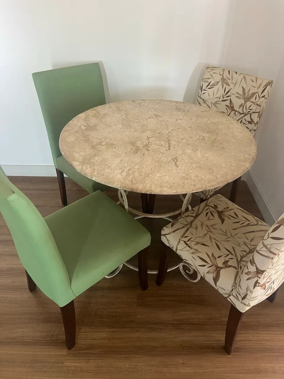 Mesa com cadeiras  - Foto 2