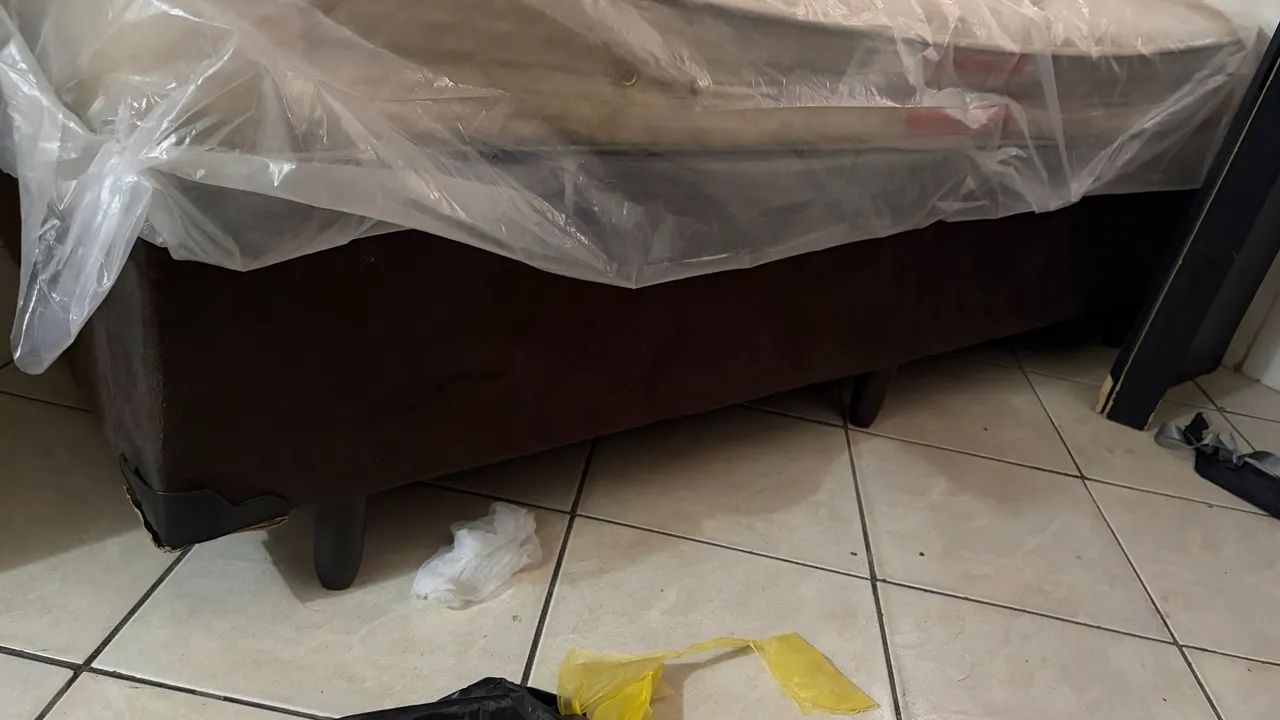 VENDE-SE CAMA BOX COM COLCHÃO