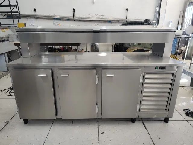 Balcão Refrigerado Industrial com Condimentadora Suspensa