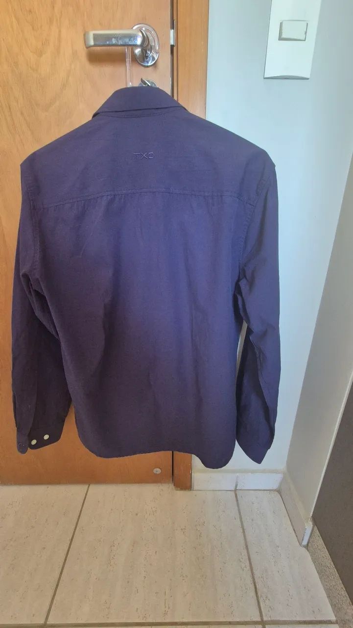 Camisa casual masculina marca TXC semi nova - Foto 2