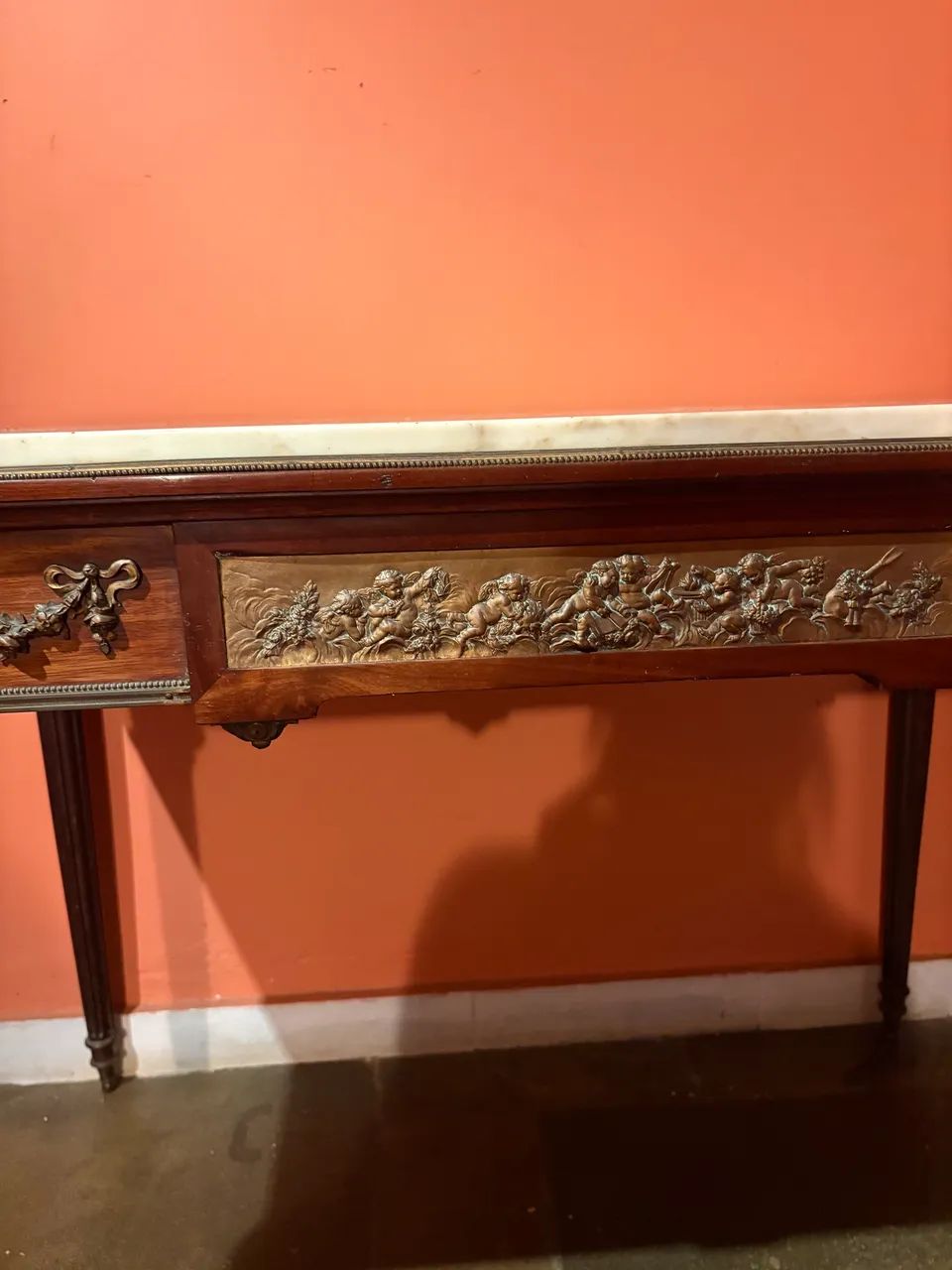 Mesa Estilo Luís XV com Mármore e Aplicações em Bronze - Foto 2