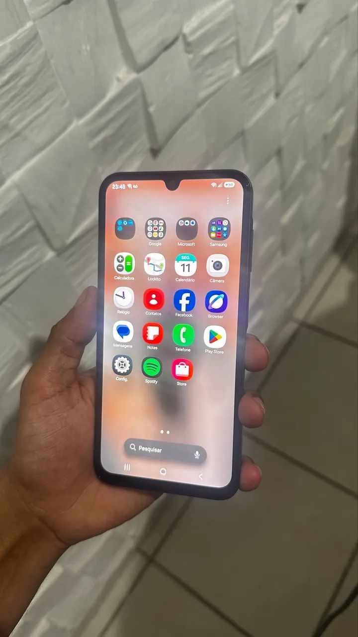 Celular + headphone 