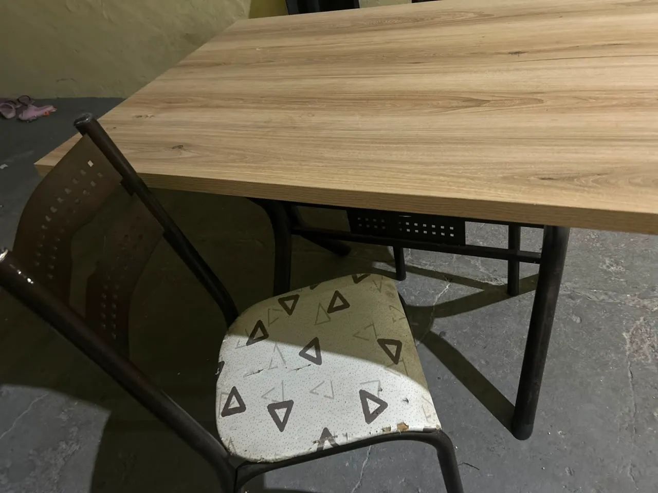 Mesa de Jantar com 2 Cadeiras - Ótimo Estado - Foto 4