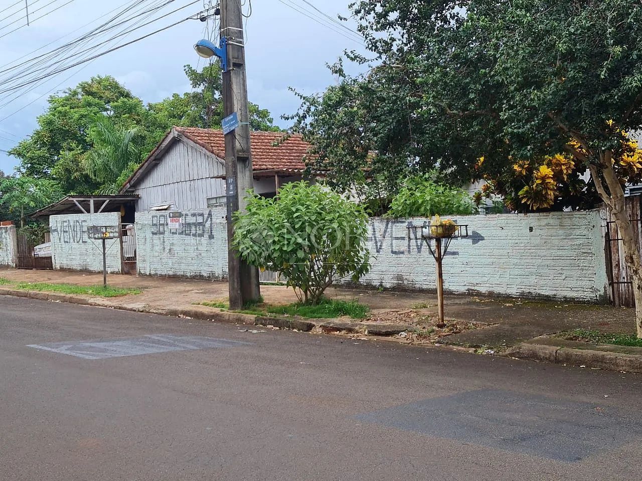 Terreno com 3 casas na Vila Progresso em Maringá