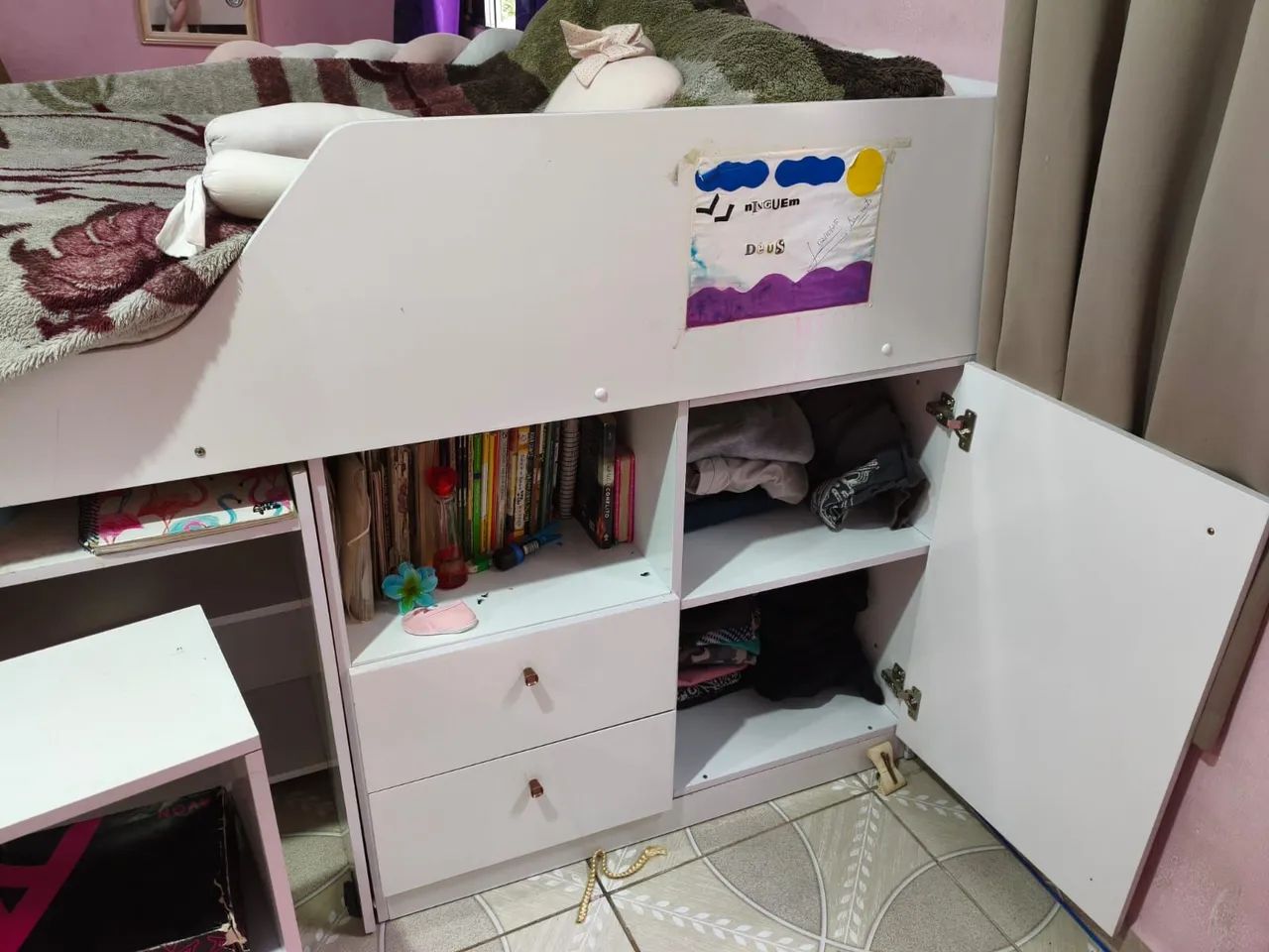 Vendo cama multifuncional com armário e escrivaninha 