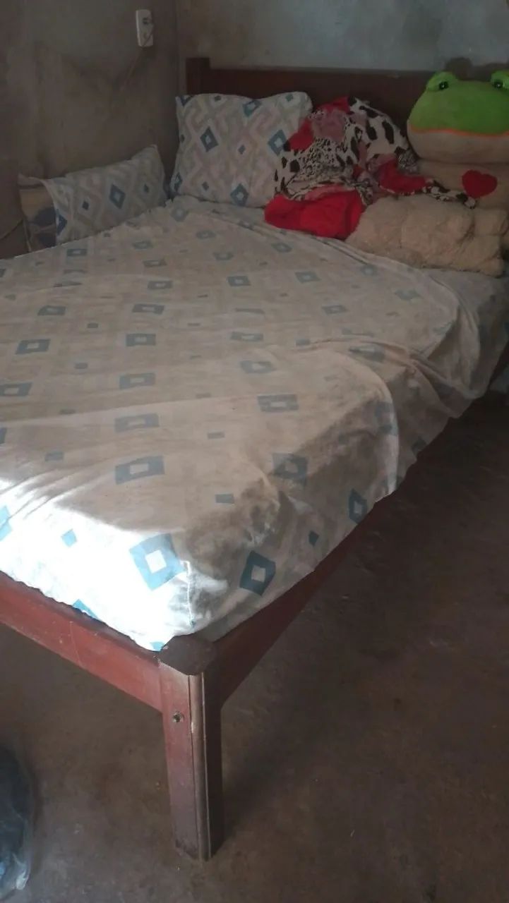 Armaçao e colchão de casal