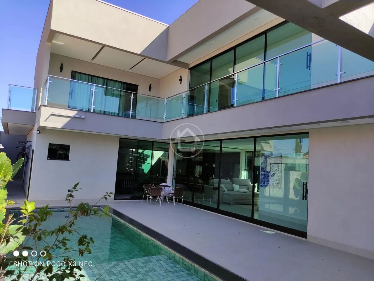 SOBRADO COM 3 SUITES, PISCINA E ENERGIA SOLAR - Foto 2