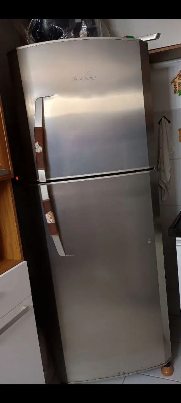 Geladeira em perfeito estado. 