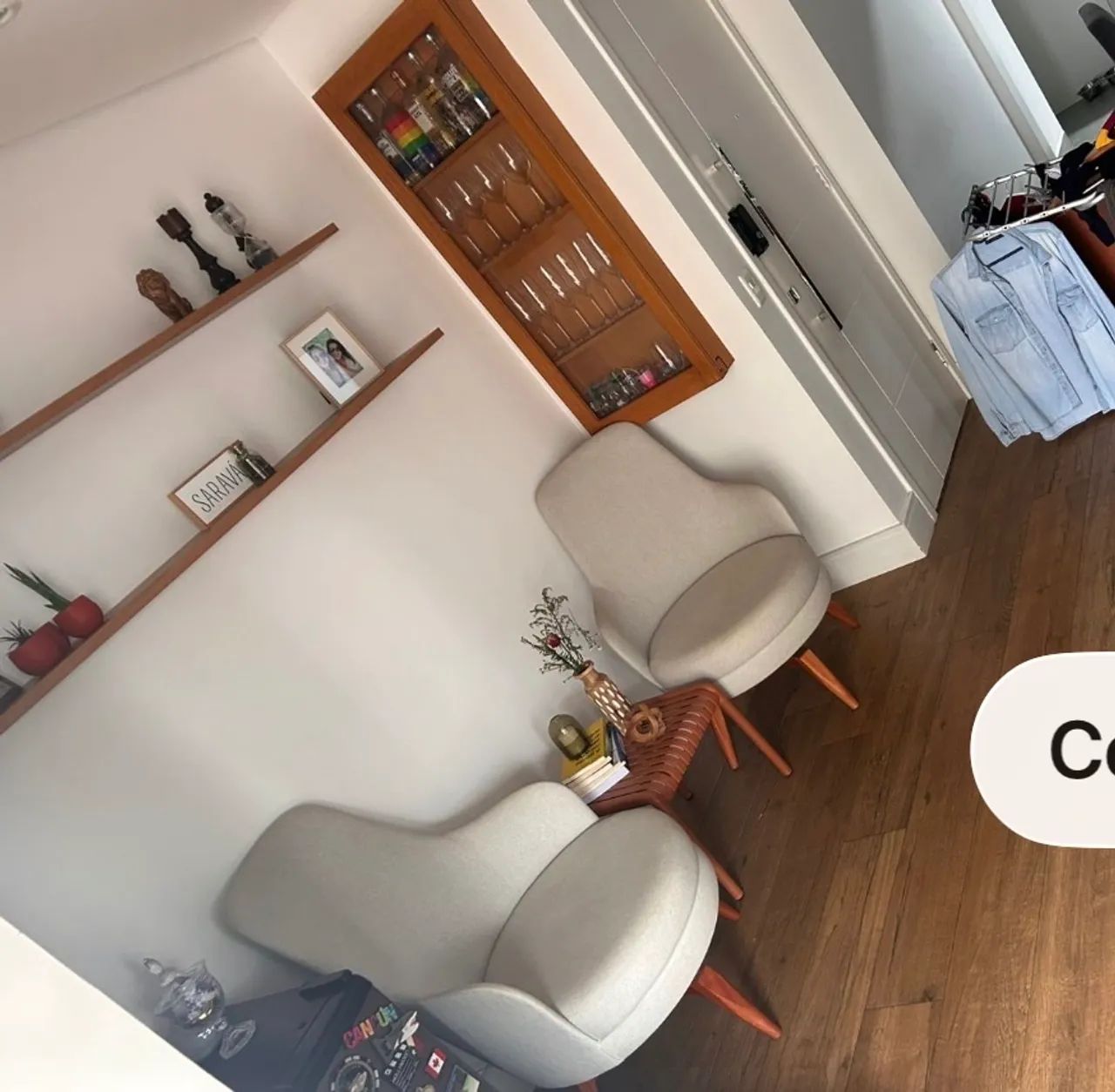 Kit Com 02 Poltronas Base Giratória com pés palito em madeira maciça. - Foto 4