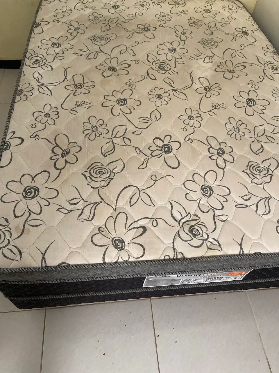 Vendo cama de casal  box