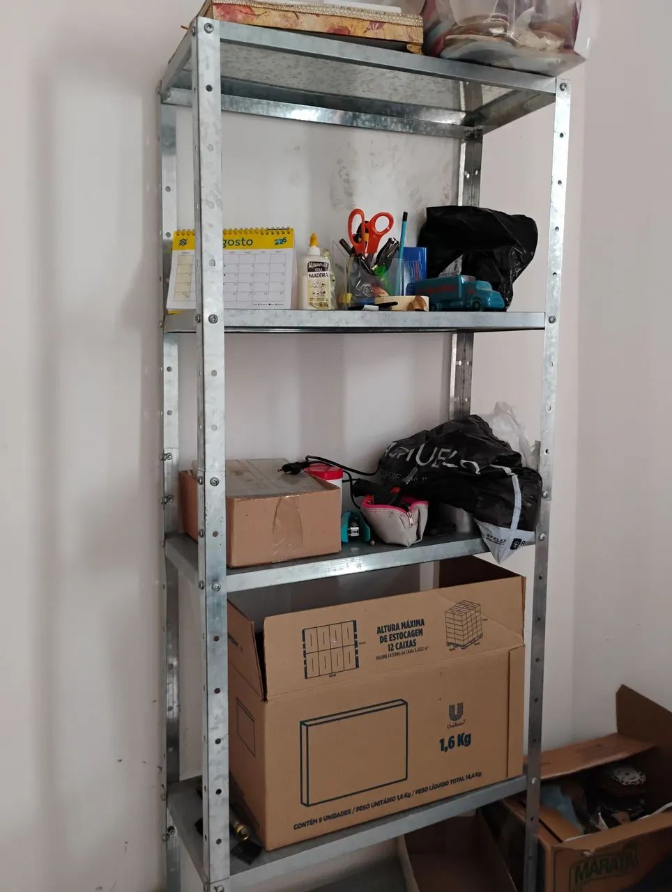 Vendo duas  estantes de ferro cada uma c 6 pratileiras em ótimo estado  - Foto 2