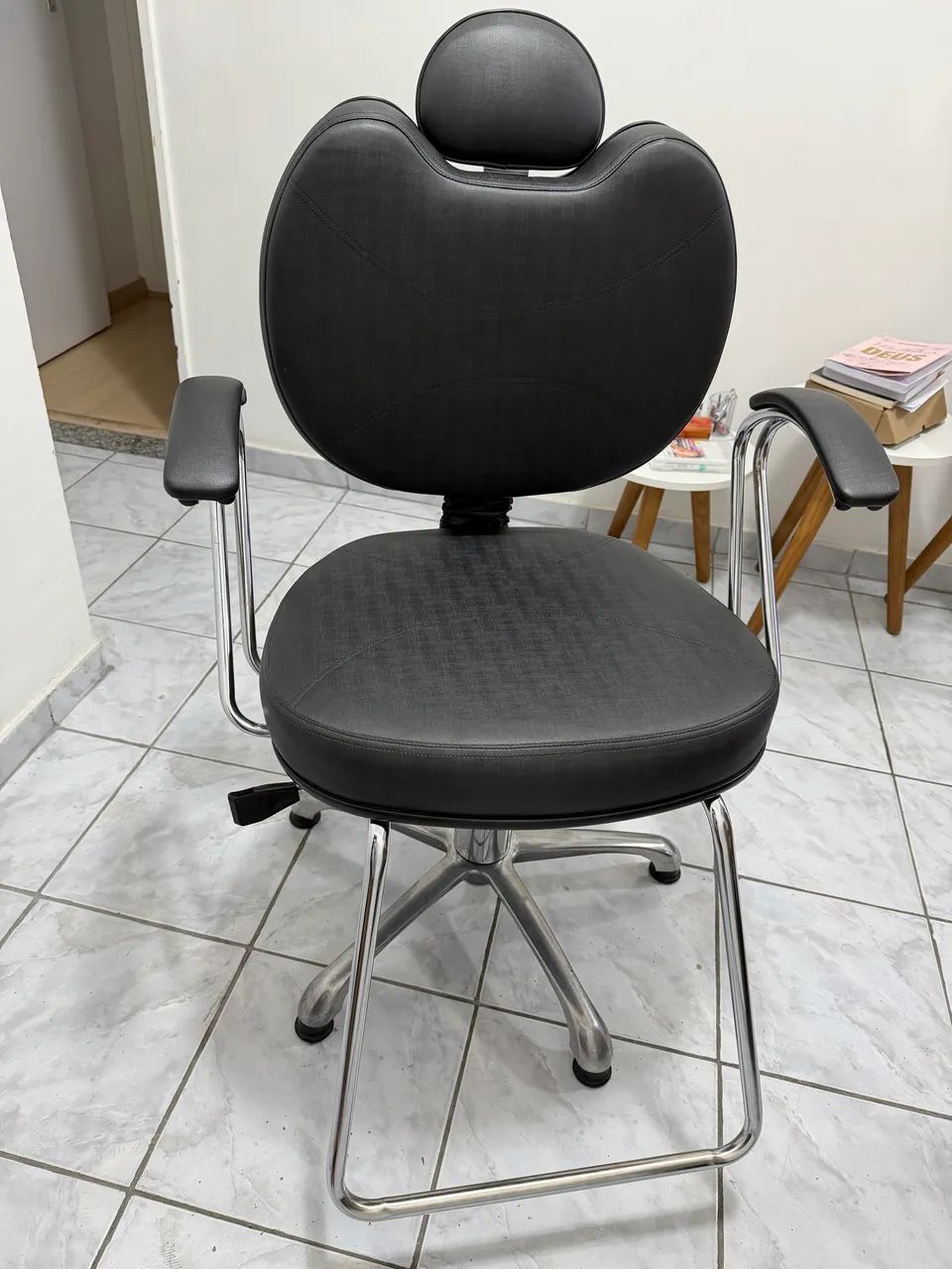 Cadeira de Cabeleireira ou design de sobrancelha  - Foto 3