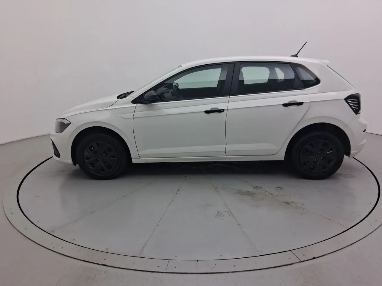 Volkswagen Polo Track 1.0 Flex 12V 5p, foto 2 de 18