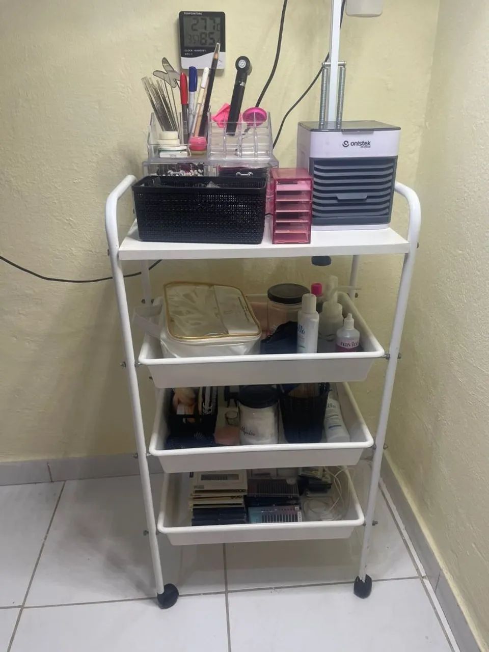 Kit completo: poltrona, luminária e carrinho auxiliar. .  - Foto 5