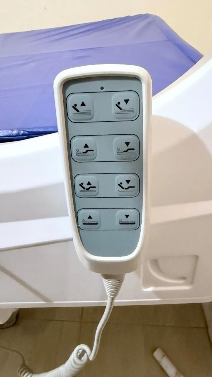 Cama Elétrica Hospitalar e Cadeira de Rodas - Foto 2