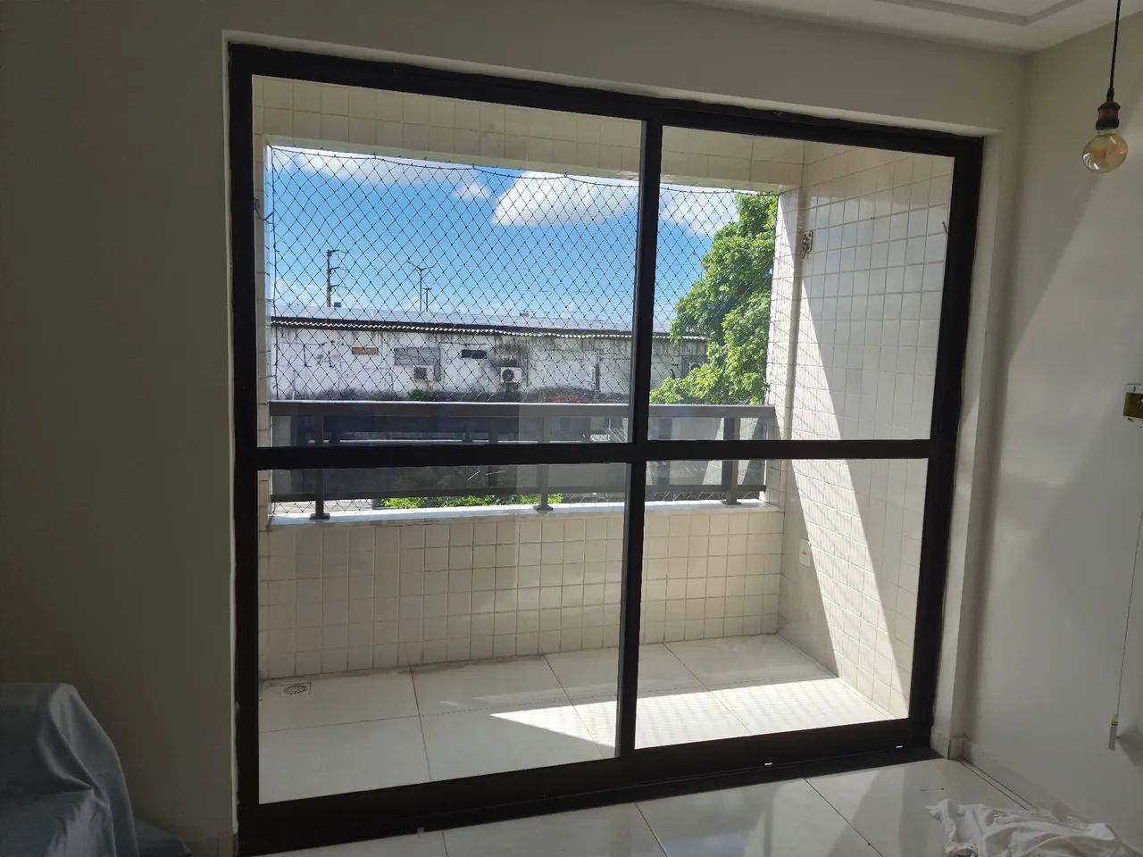 Porta/Janela de Vidro de Correr Fumê Espelhado 1
