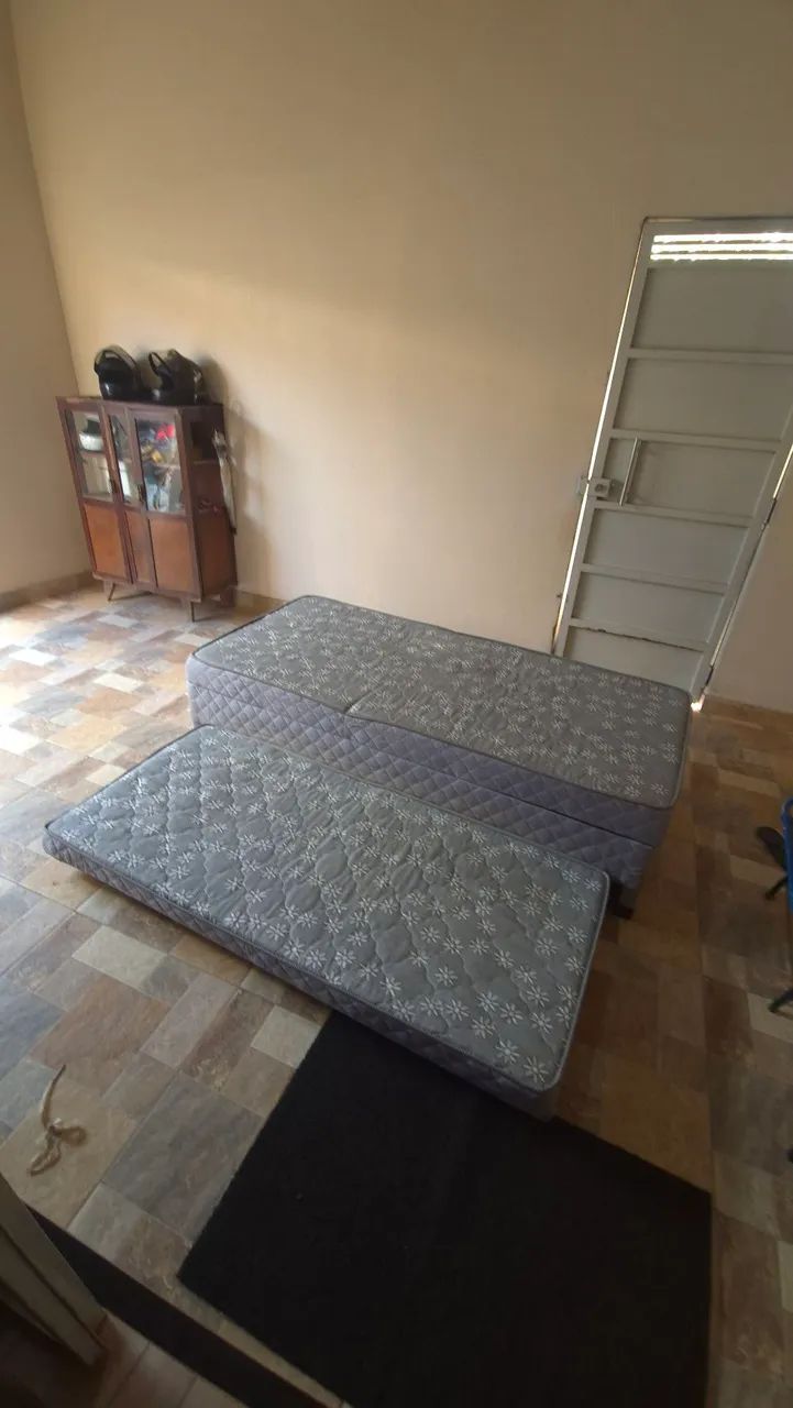 Cama de solteiro com cama auxiliar e colchões - Ótimo estado - Foto 4