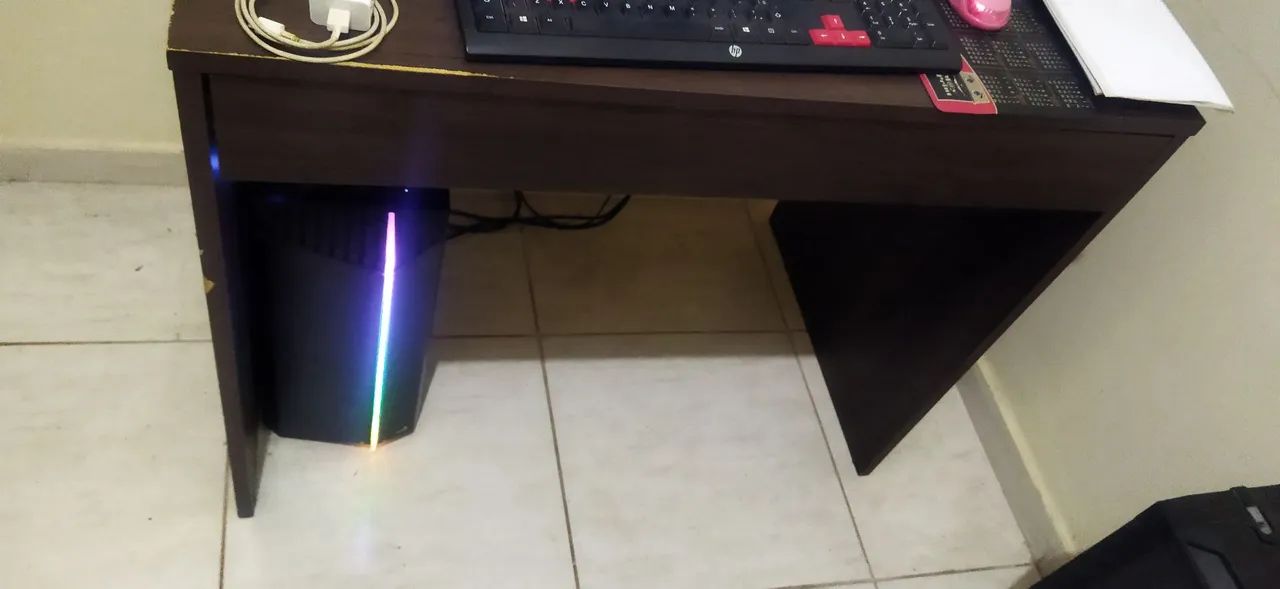 Vende-se mesinha de escritório