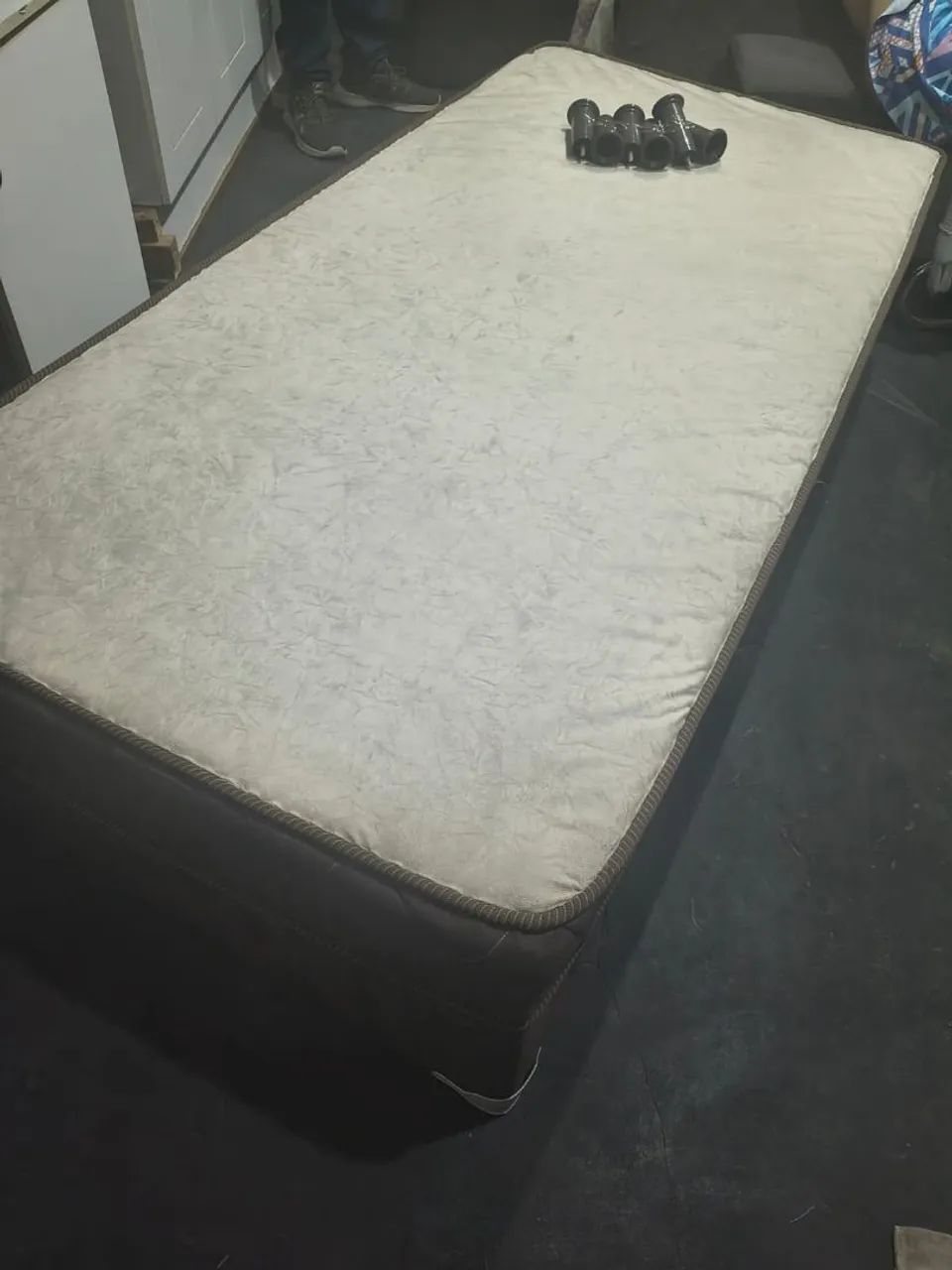 CAMA BOX SSOLTEIRO ESPUMA D28 SEMI NOVA R$280- Entrego  - Foto 3