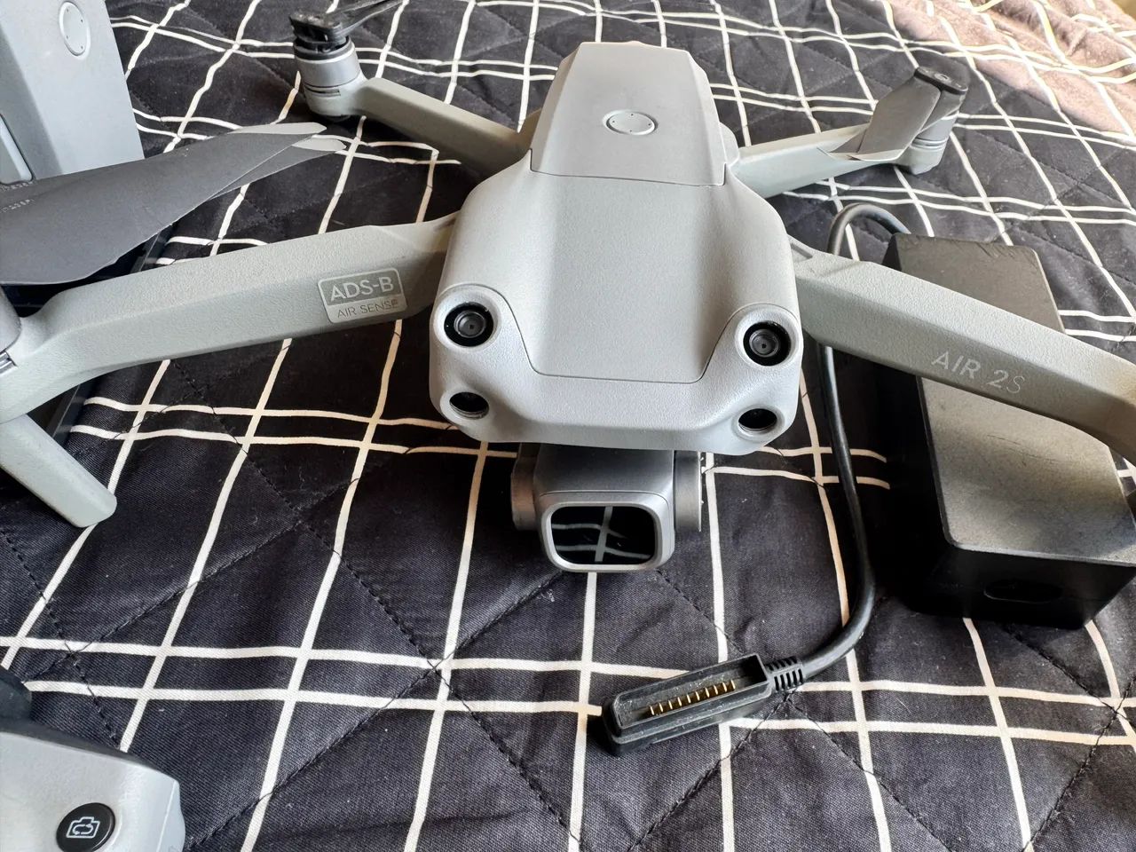 Drone DJI AIR 2S em estado de zero